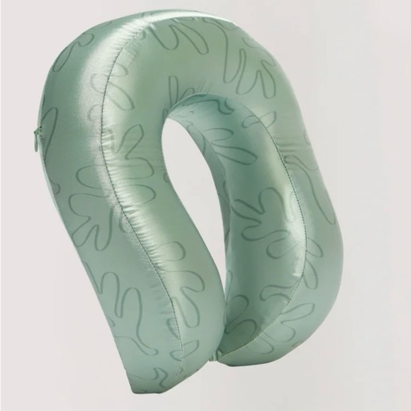 Lost + Wander Satin Travel Pillow - Picture 2 of 4